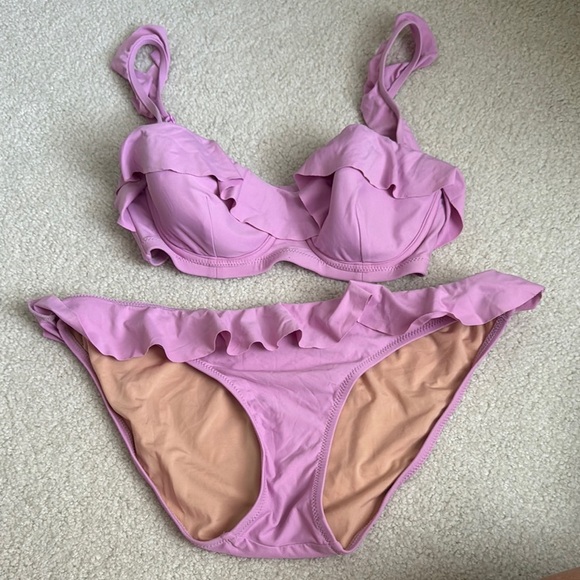 Bathing suit with ruffles - Picture 1 of 3